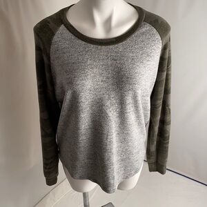 Sweet Romeo gray and green camouflage soft pullover L